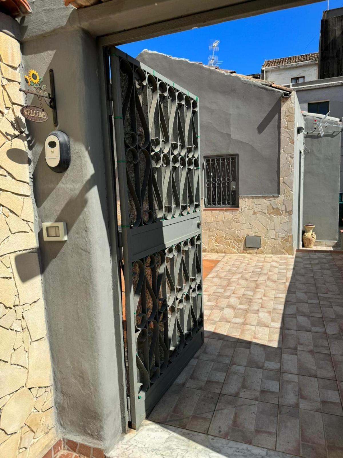 Appartamento La Casa Del Mulino Aeroporto di Catania Fontana Rossa Esterno foto